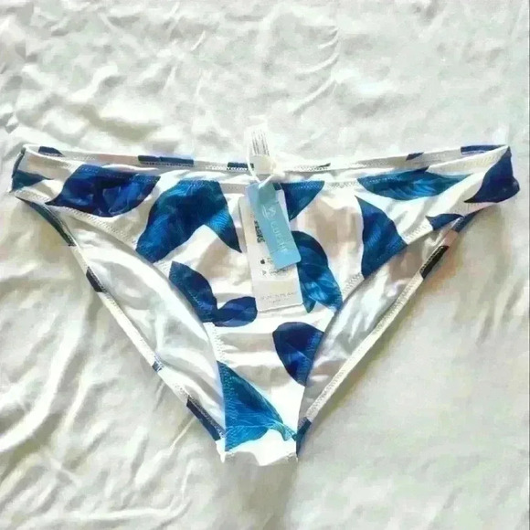 NWT Cupshe bikini bottoms. White with blue feathers - Picture 1 of 4